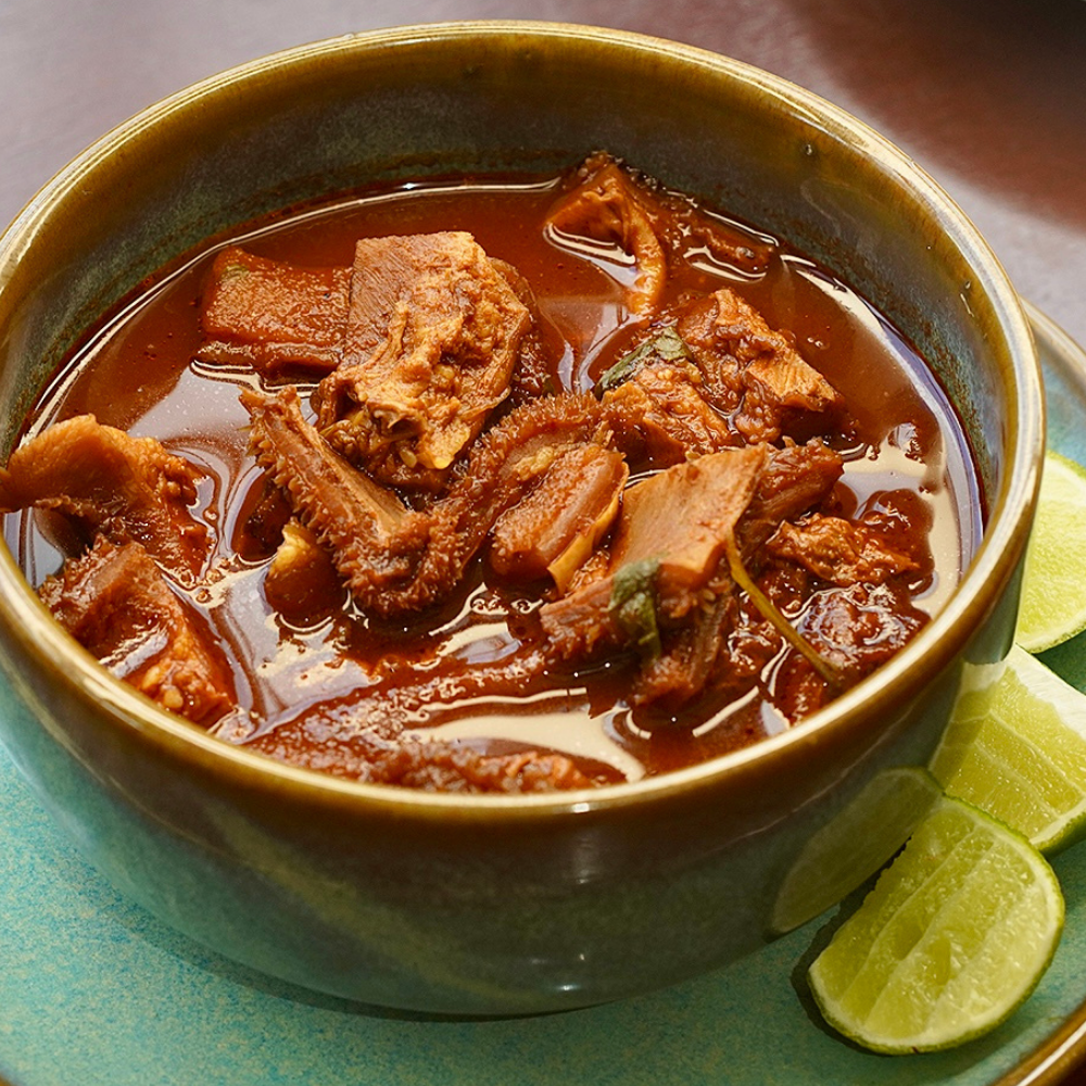 ancita tradicional casera en El Fogón del Che Oceanía CDMX, incluida en el buffet de comida